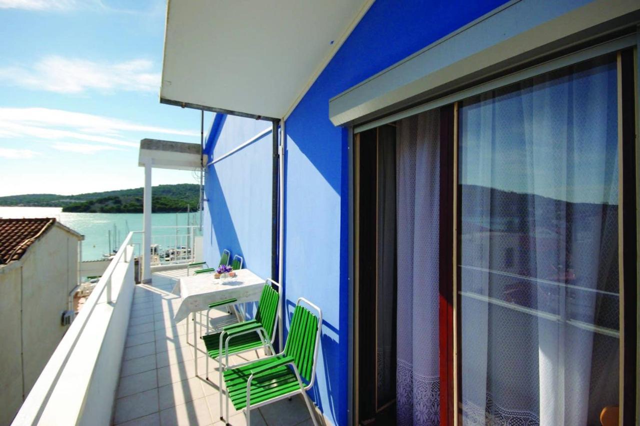 Charming Apartment In Tisno With 2 Bedrooms And Air Conditioning Exteriör bild