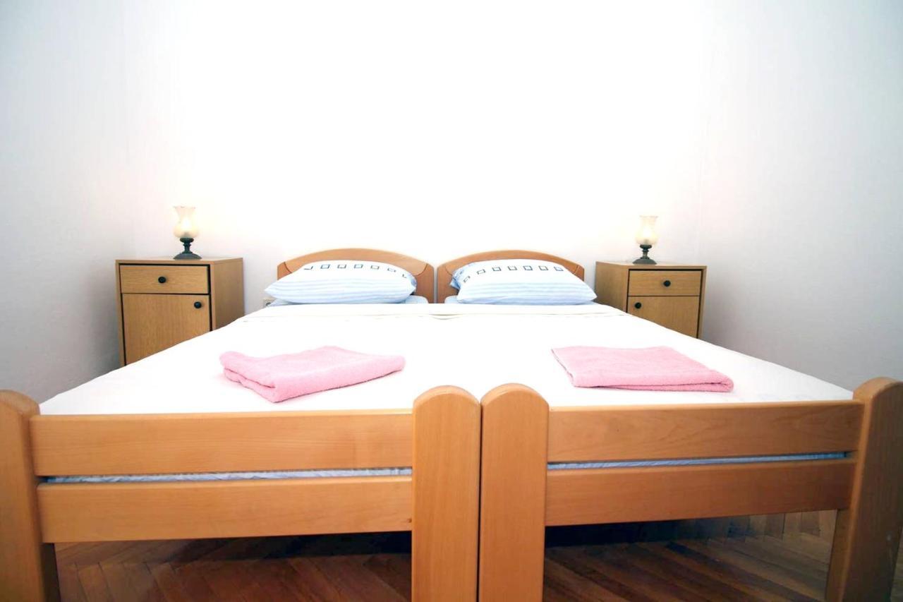 Charming Apartment In Tisno With 2 Bedrooms And Air Conditioning Exteriör bild