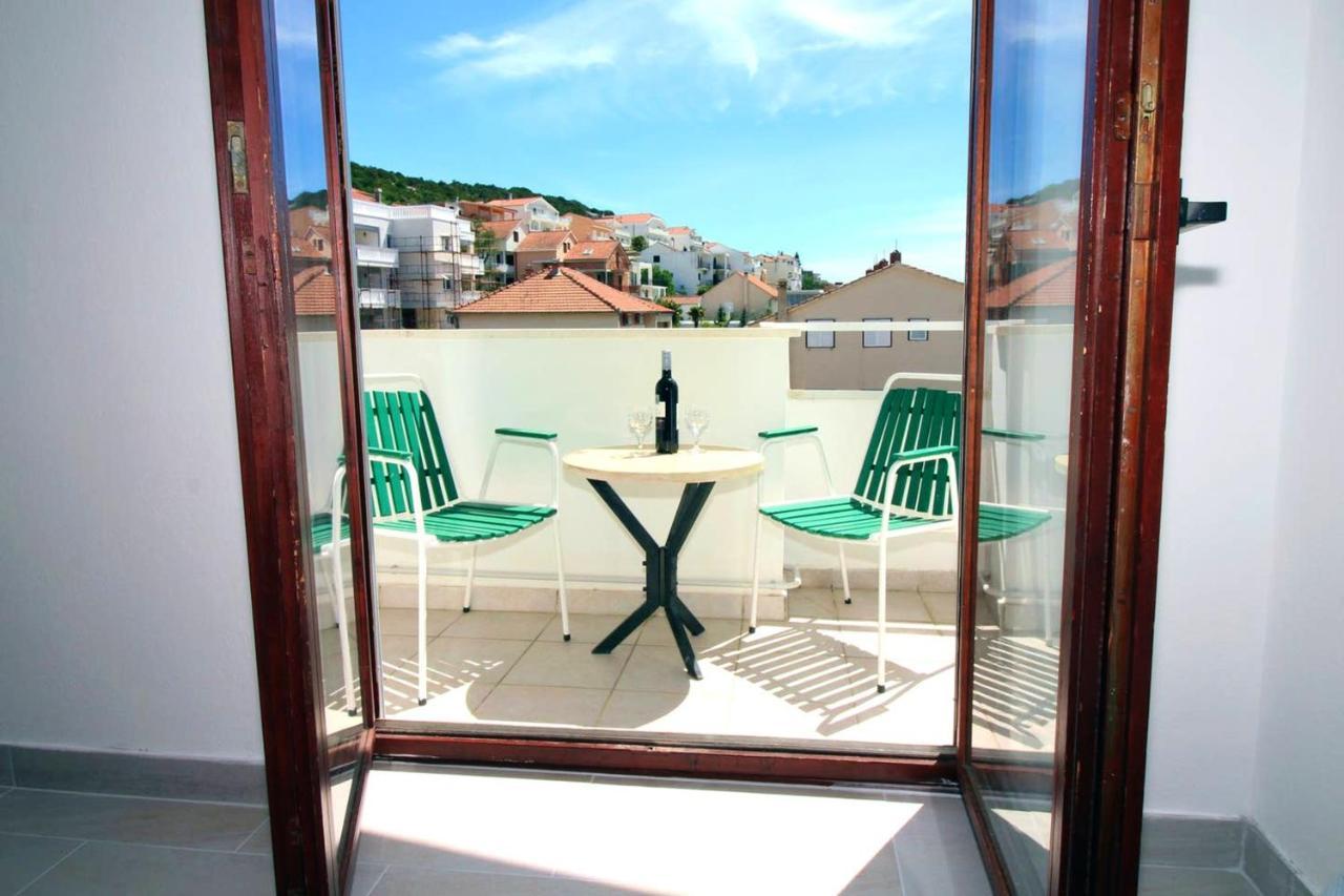 Charming Apartment In Tisno With 2 Bedrooms And Air Conditioning Exteriör bild